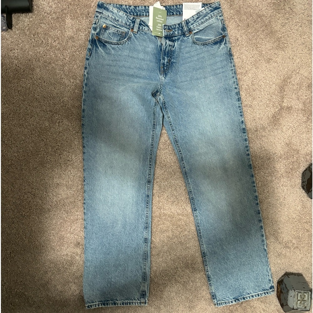 Straight leg, low waist, denim jeans